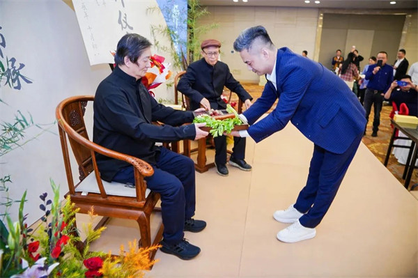 师承之路 | 明式家具技艺传承，东遇吴春飞接棒